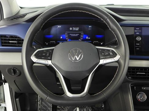 Used 2023 Volkswagen Taos SE w/ Panoramic Sunroof Package FWD image 27