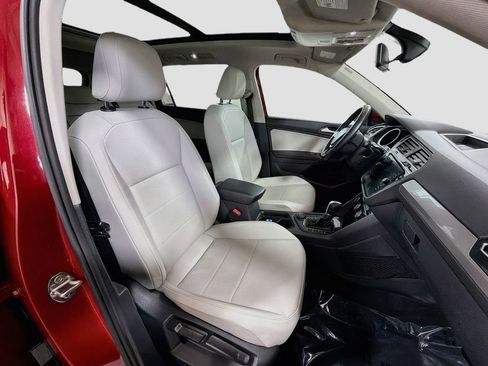 Used 2018 Volkswagen Tiguan SEL AWD/4WD image 30