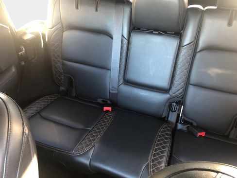 Used 2022 Jeep Wrangler Unlimited Sahara AWD/4WD image 9
