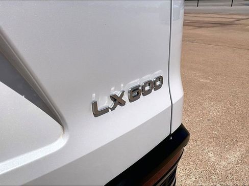 Used 2024 Lexus LX 600 4WD w/ Luxury Package image 31