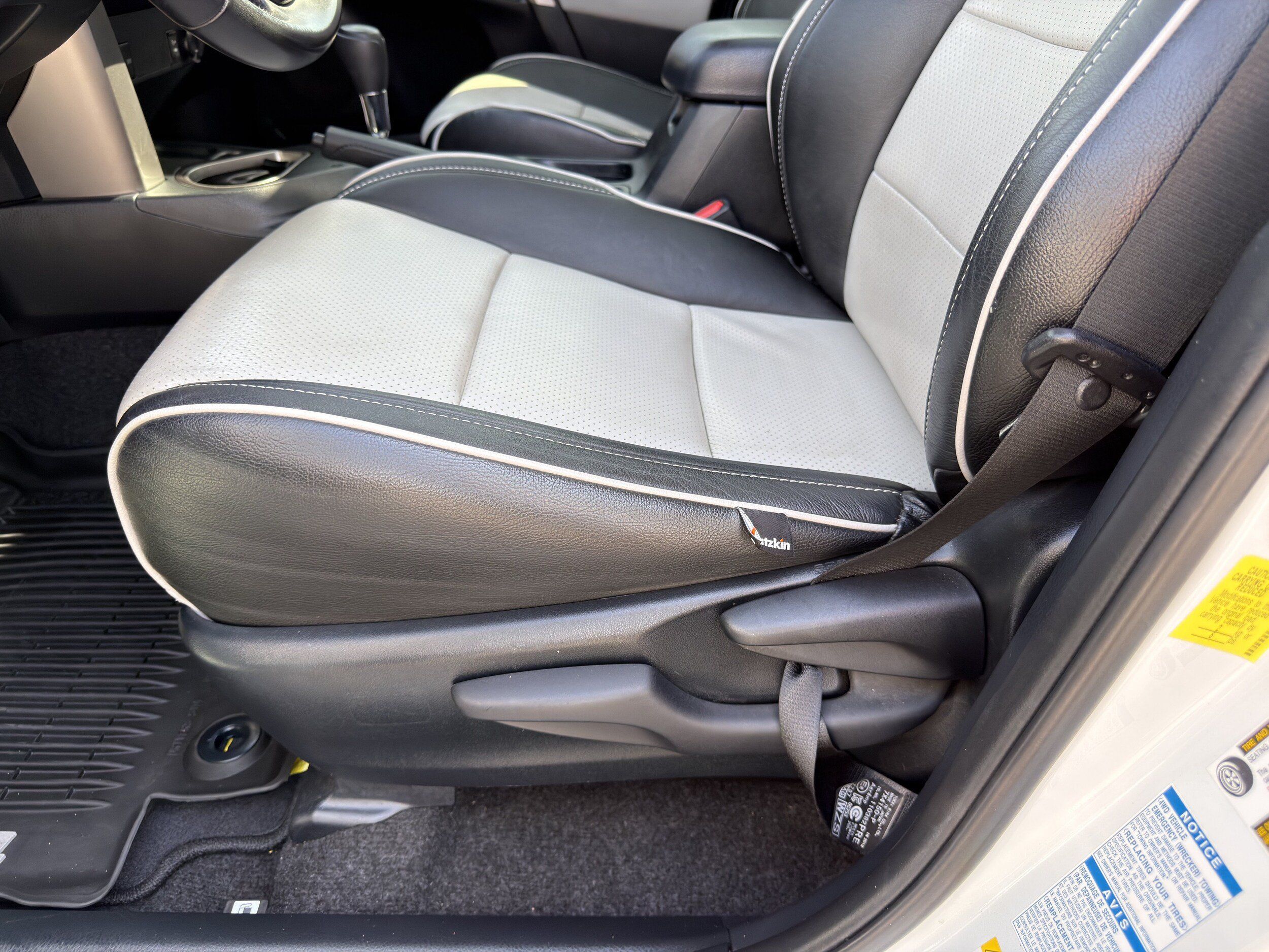Used 2018 Toyota RAV4 XLE w/ Carpet Mat Package AWD/4WD image 27