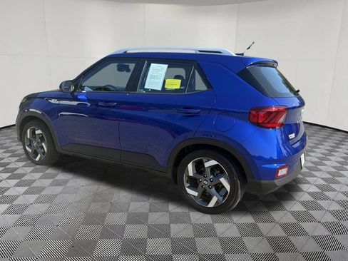 Used 2023 Hyundai Venue Limited w/ Cargo Package FWD image 3