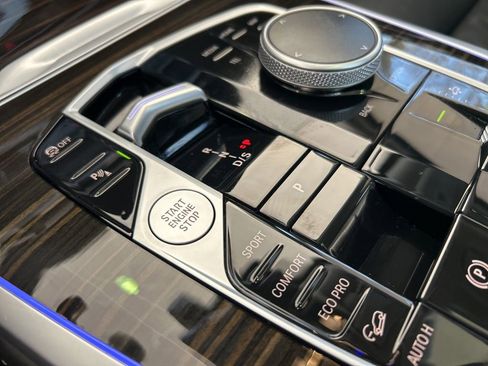 Used 2025 BMW X7 xDrive40i image 70