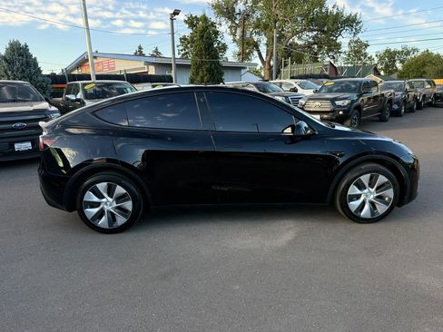 Used 2022 Tesla Model Y Long Range AWD/4WD image 10
