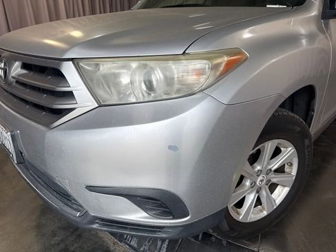 Used 2012 Toyota Highlander FWD image 9