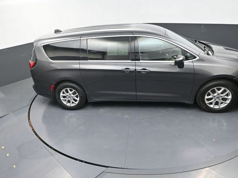 Used 2022 Chrysler Voyager LX image 21
