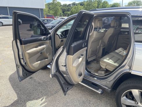 Used 2016 Jeep Grand Cherokee Overland w/ Advanced Technology Group RWD image 18