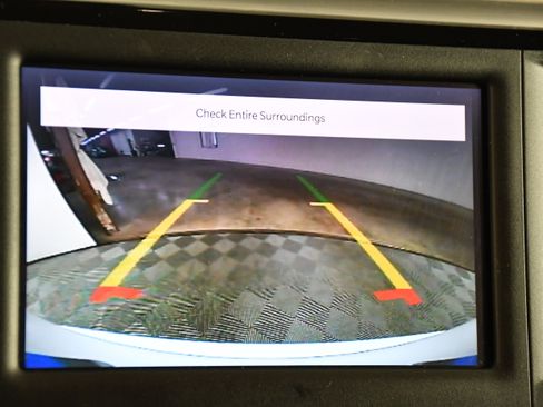 Used 2022 Chrysler Voyager LX image 29