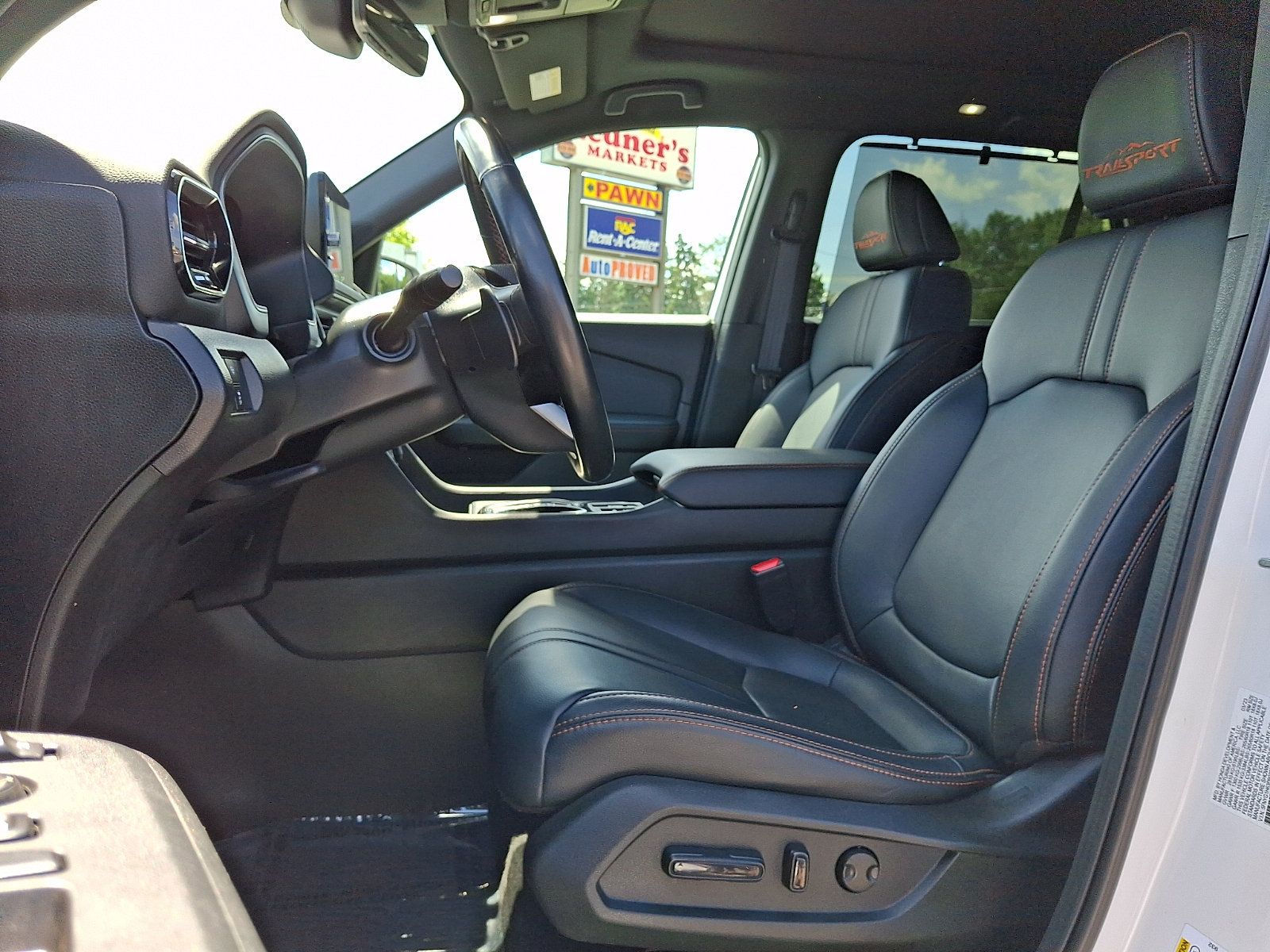 Used 2023 Honda Pilot TrailSport image 14