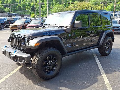 Used 2024 Jeep Wrangler Unlimited AWD/4WD image 3