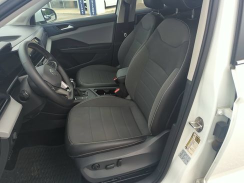 Certified 2022 Volkswagen Taos SE FWD image 12