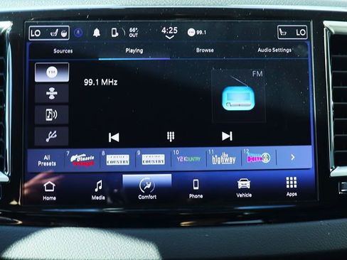 Used 2023 Chrysler Pacifica Touring-L image 53