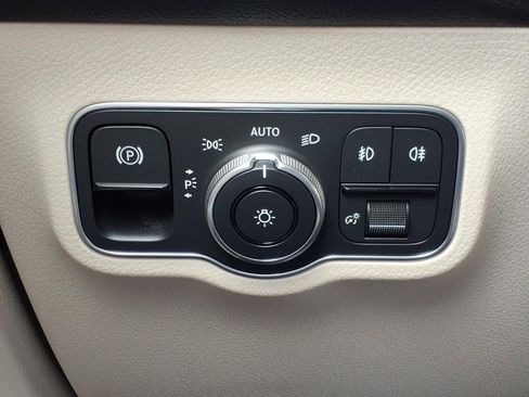 Used 2025 Mercedes-Benz GLB 250 4MATIC image 16