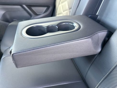 Used 2025 Volkswagen Atlas Cross Sport SE image 15