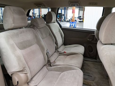 Used 2010 Toyota Sienna CE FWD image 20