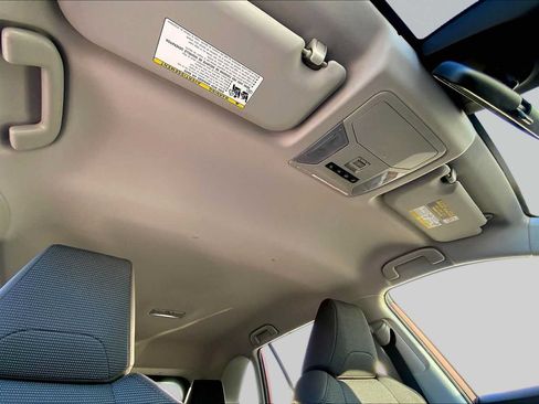 Used 2019 Toyota RAV4 LE FWD image 12