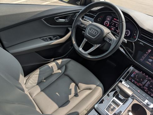Used 2019 Audi Q8 Premium Plus w/ Premium Plus AWD/4WD image 12