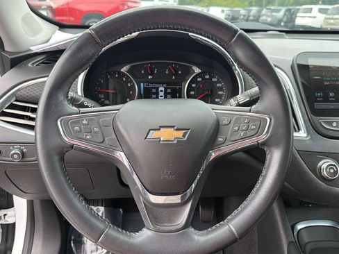 Used 2018 Chevrolet Malibu LT FWD image 19