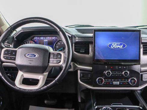 Used 2022 Ford Expedition XLT image 18