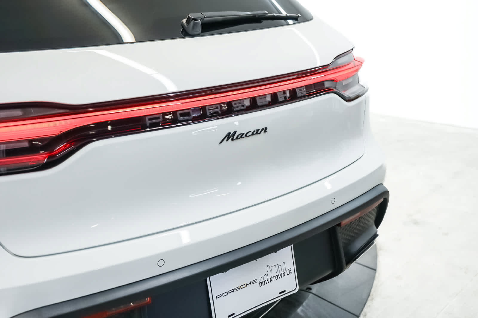 Certified 2026 Porsche Macan AWD/4WD image 12