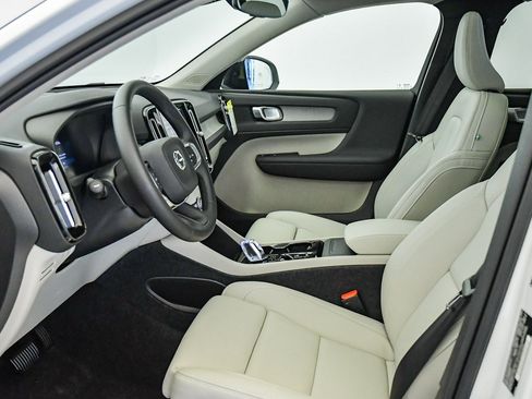 Certified 2026 Volvo XC40 B5 Plus w/ Protection Package Premier AWD/4WD image 19
