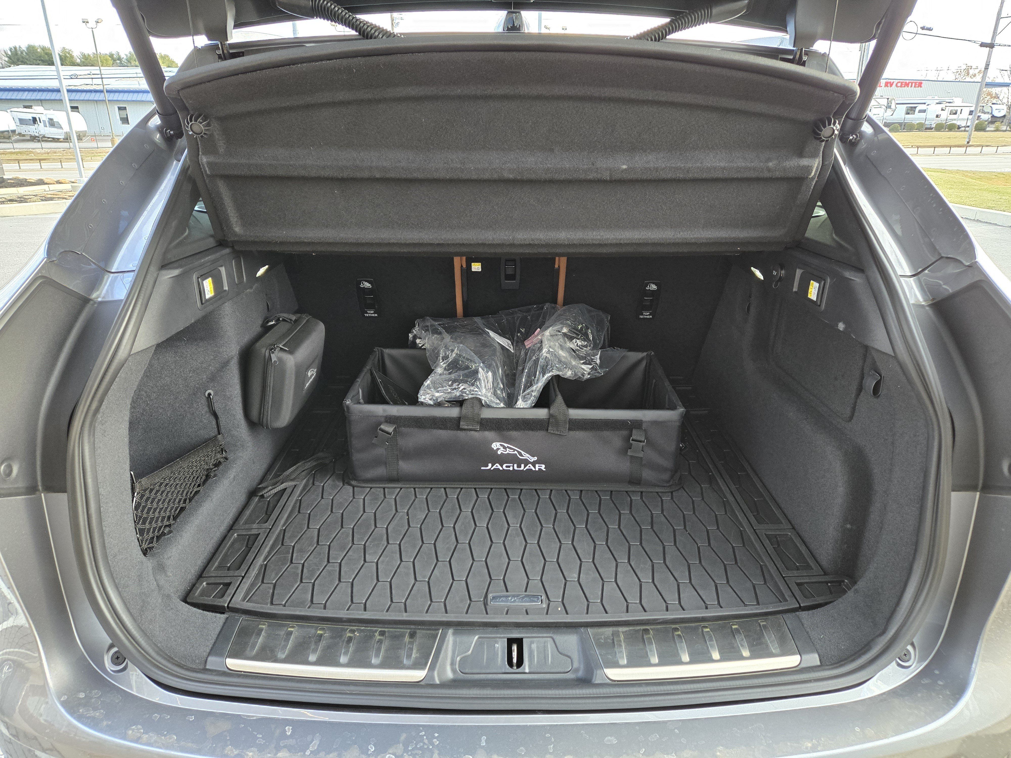 Certified 2026 Jaguar F-PACE R-Dynamic S AWD/4WD image 8