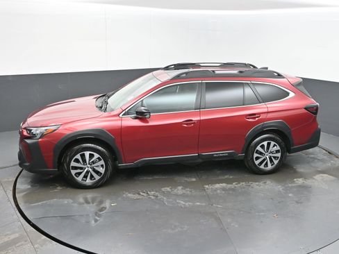 Used 2025 Subaru Outback Premium image 35
