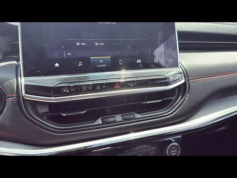 Used 2023 Jeep Compass Trailhawk image 20