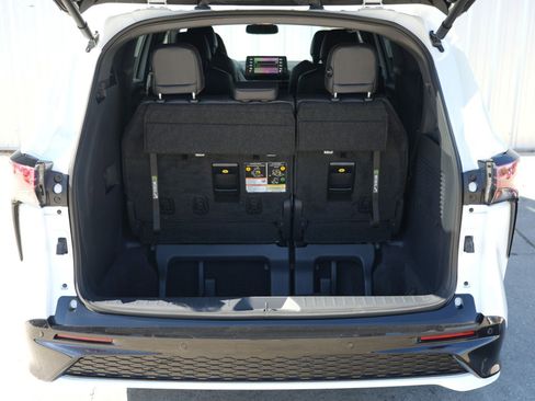 Used 2024 Toyota Sienna XSE w/ XSE Premium Package image 10