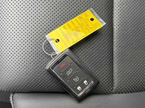 Used 2024 Jeep Grand Cherokee Overland w/ Luxury Tech Group IV image 34