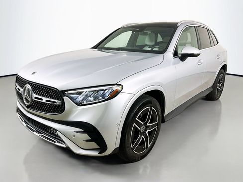Used 2024 Mercedes-Benz GLC 300 4MATIC image 1