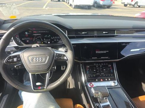 Used 2022 Audi S8 image 3