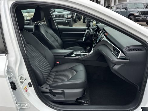 Used 2018 Toyota Camry SE image 14