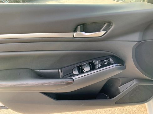 Used 2024 Nissan Altima 2.5 SR image 12