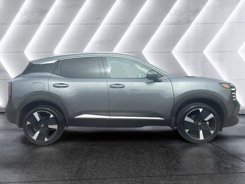 Used 2025 Nissan Kicks SR image 8