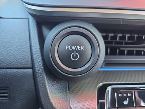 Certified 2025 Toyota Prius XLE image 19