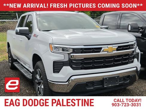 Used 2023 Chevrolet Silverado 1500 LT w/ Z71 Off-Road Package AWD/4WD image 1