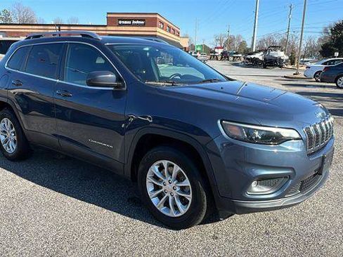 Used 2019 Jeep Cherokee Latitude w/ Cold Weather Group image 3