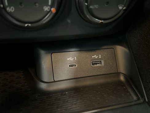 Used 2025 Nissan Z Sport w/ Floor Mat Package image 28