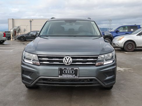Used 2020 Volkswagen Tiguan SE w/ Panoramic Sunroof Package image 2