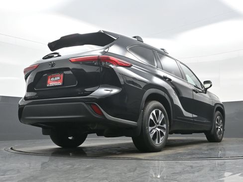 Used 2022 Toyota Highlander XLE image 31