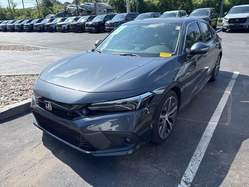 Used 2024 Honda Civic Touring image 3