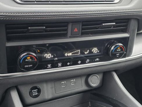 Used 2024 Nissan Rogue SV image 16