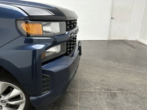 Used 2019 Chevrolet Silverado 1500 Custom w/ Custom Value Package image 2