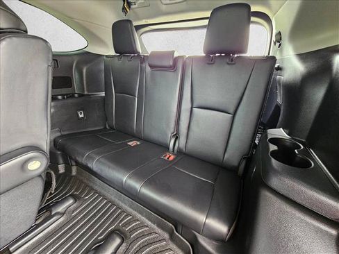 Used 2022 Toyota Highlander XLE FWD image 20
