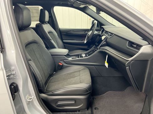 New 2025 Jeep Grand Cherokee Altitude w/ Trailer Tow Package image 22