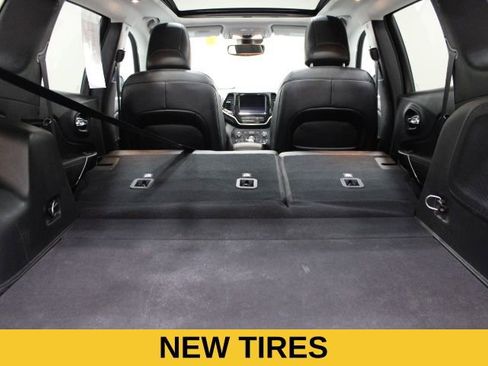 Used 2022 Jeep Cherokee Limited image 18