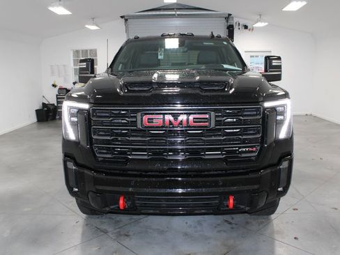 Used 2024 GMC Sierra 2500 AT4 w/ AT4 Premium Plus Package image 3