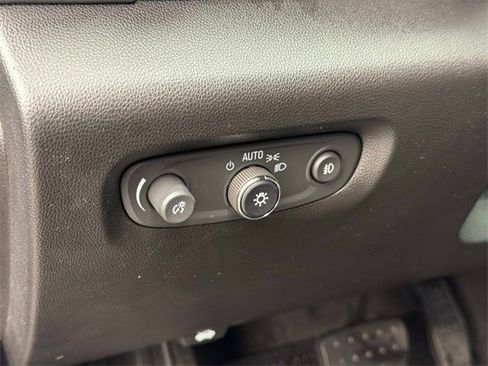 Used 2020 Chevrolet Traverse LT image 25