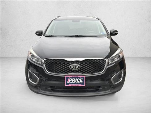 Used 2016 Kia Sorento LX w/ LX Convenience Package image 2